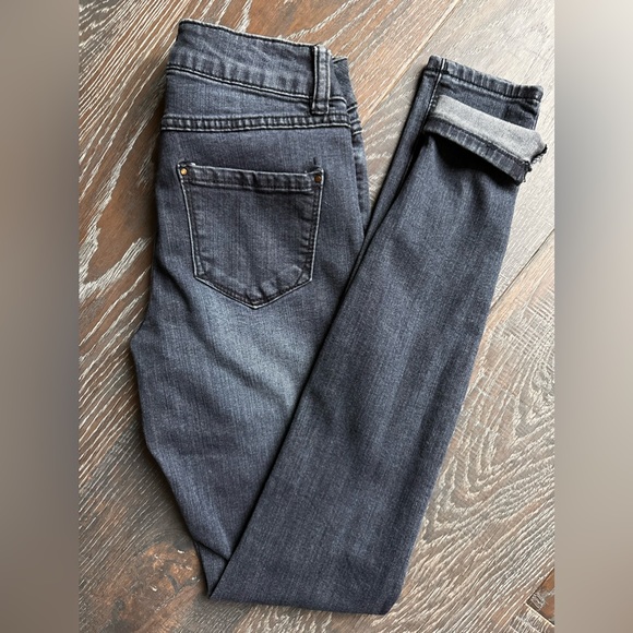 Mid-Rise Dark Wash Skinny Jeans - Picture 2 of 5